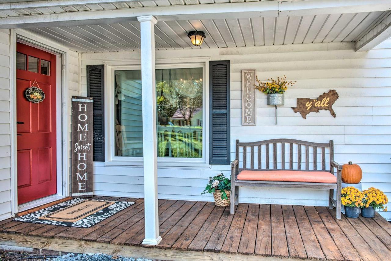 Peaceful Renovated Home With Deck On Half Acre! Эшборо Экстерьер фото