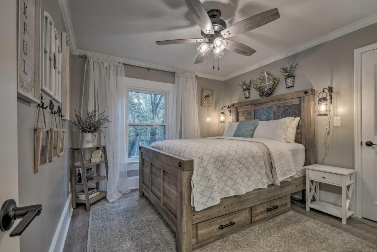 Peaceful Renovated Home With Deck On Half Acre! Эшборо Экстерьер фото