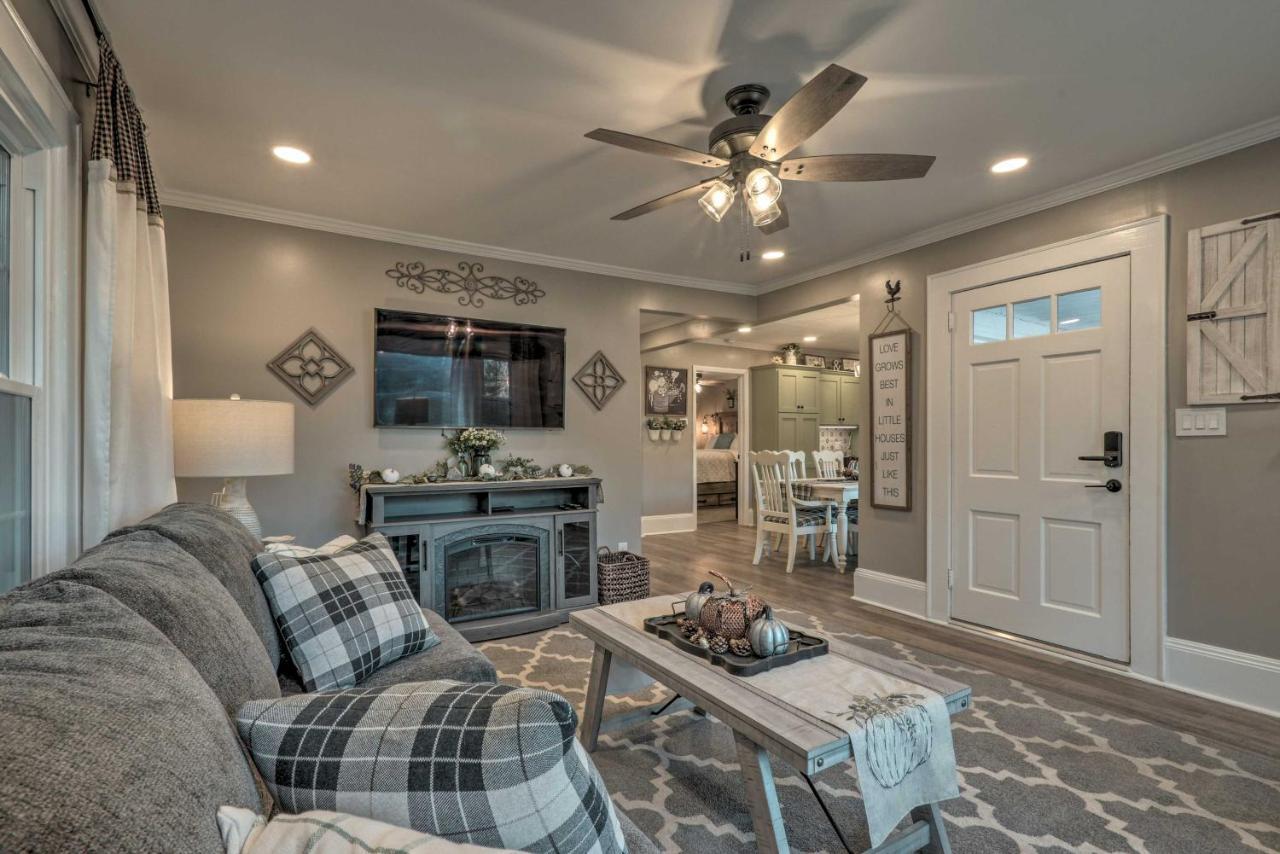 Peaceful Renovated Home With Deck On Half Acre! Эшборо Экстерьер фото