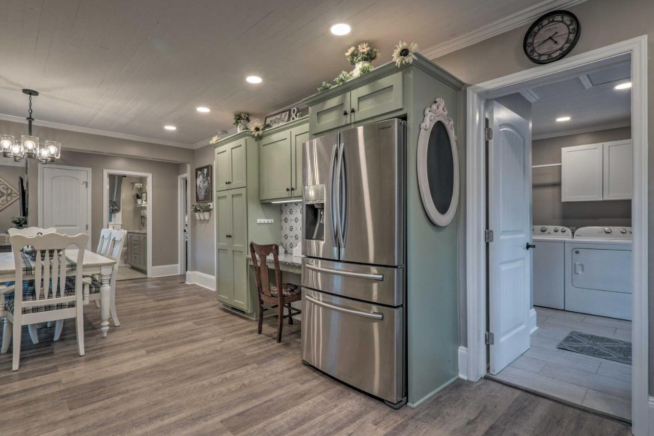 Peaceful Renovated Home With Deck On Half Acre! Эшборо Экстерьер фото